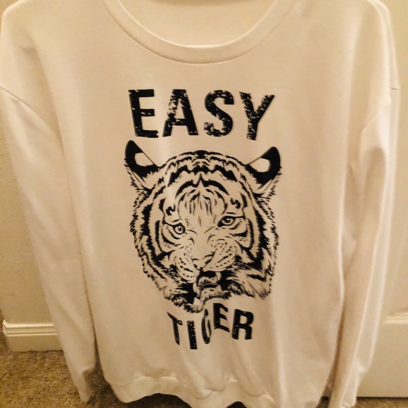 Tops - Boutique graphic sweatshirt
